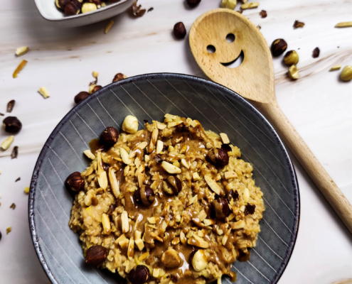 Apfel-Zimt-Porridge Frühstück im Winter