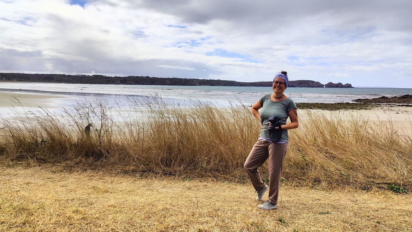 Jahresrückblick 2025_Vero am Strand in Frankreich