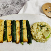 Zitronenrisotto als Beilage zu Zucchini und Tofu
