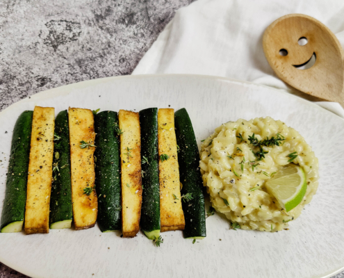 Zitronenrisotto als Beilage zu Zucchini und Tofu