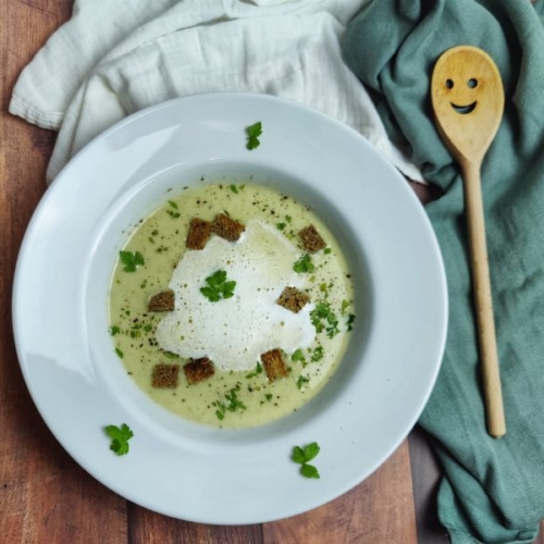 Cremesuppe mit Kohlsprossen und Sellerie