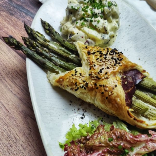 Blätterteigtaschen mit Spargel