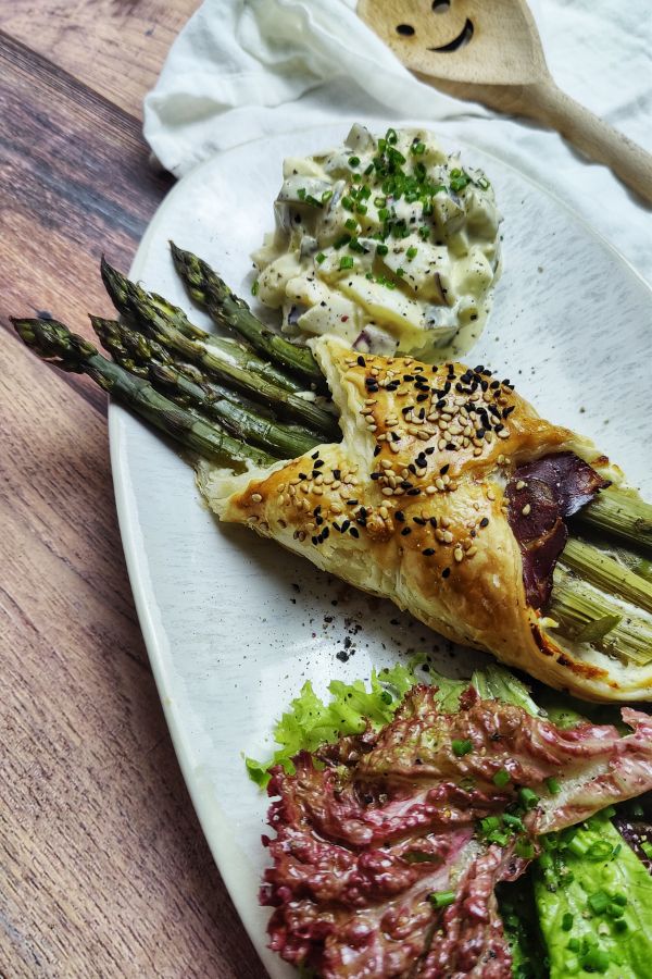 Blätterteigtaschen mit Spargel